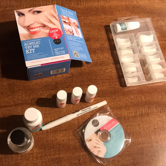 Acrylic nail kit - Picture 3 of 7